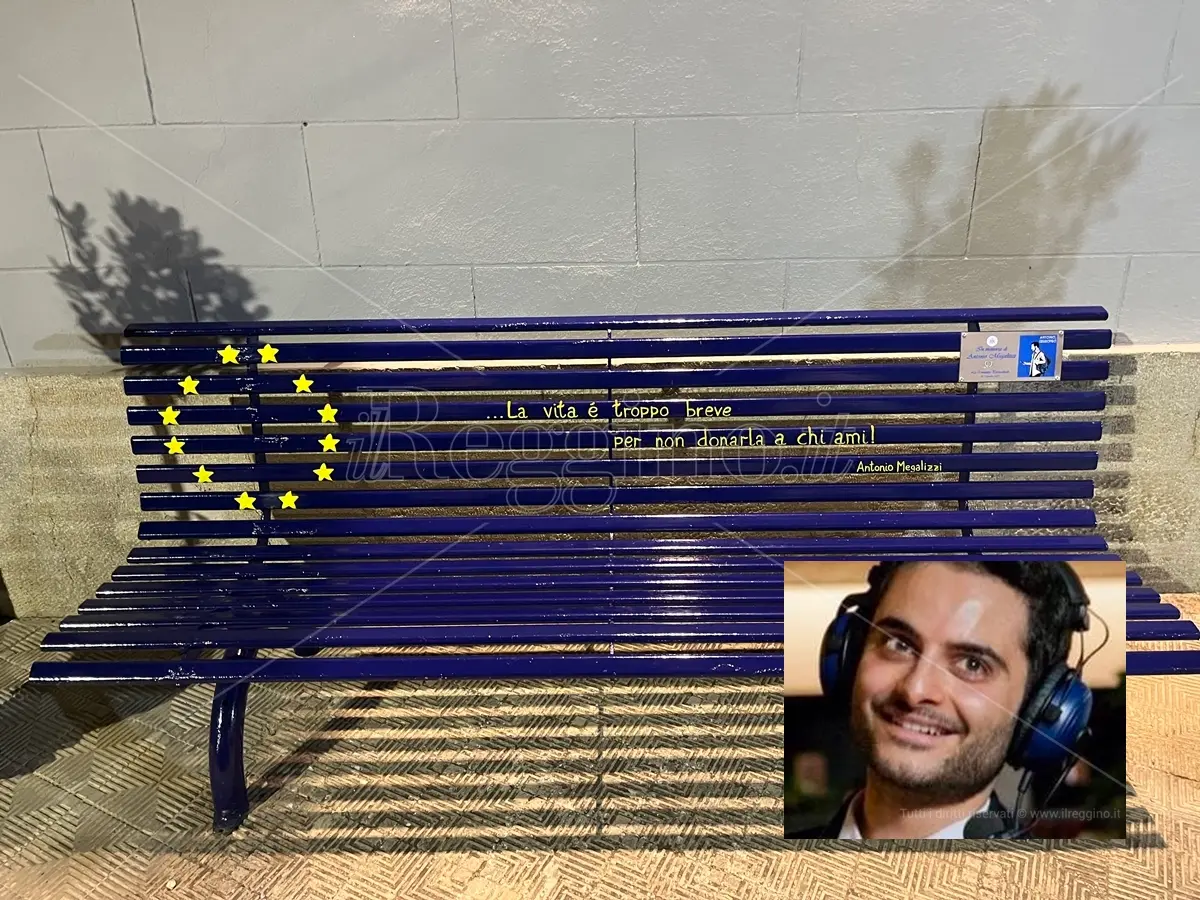 Reggio, il sogno europeo di Antonio Megalizzi: una panchina per non dimenticare - FOTO e VIDEO