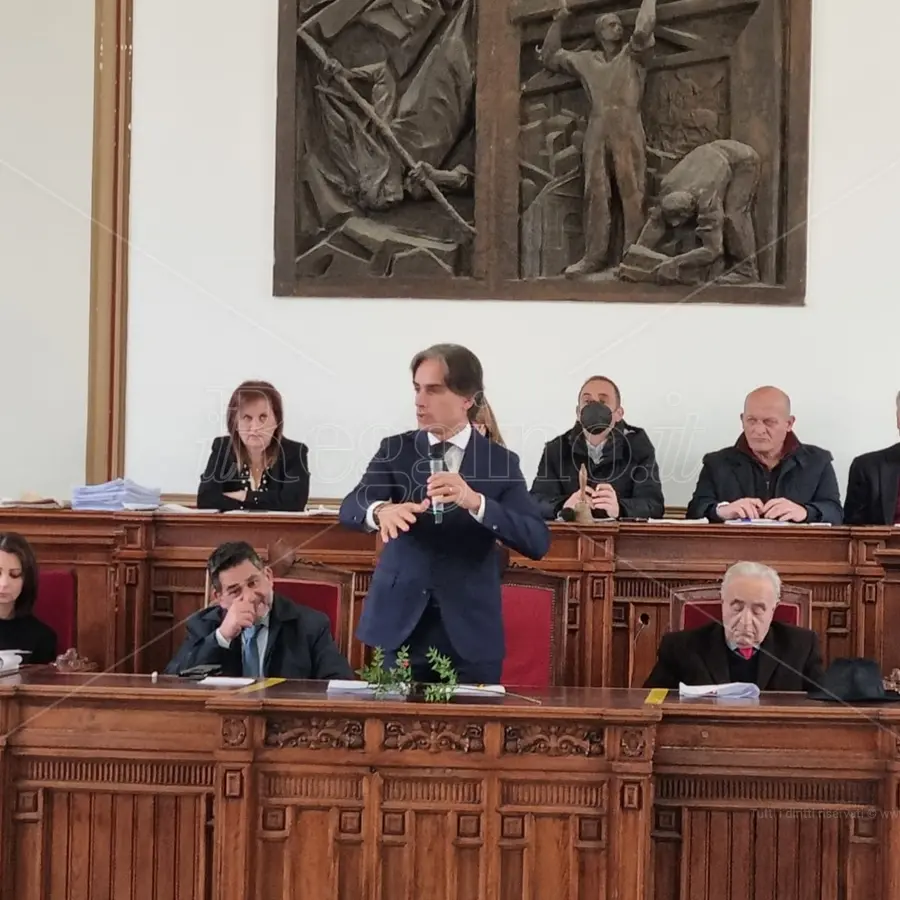 Consiglio comunale a Reggio: Falcomatà si appella al coraggio: «Non sono don Abbondio»