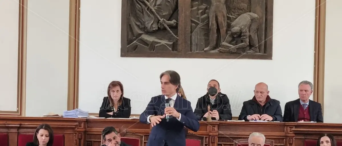 Consiglio comunale a Reggio: Falcomatà si appella al coraggio: «Non sono don Abbondio»
