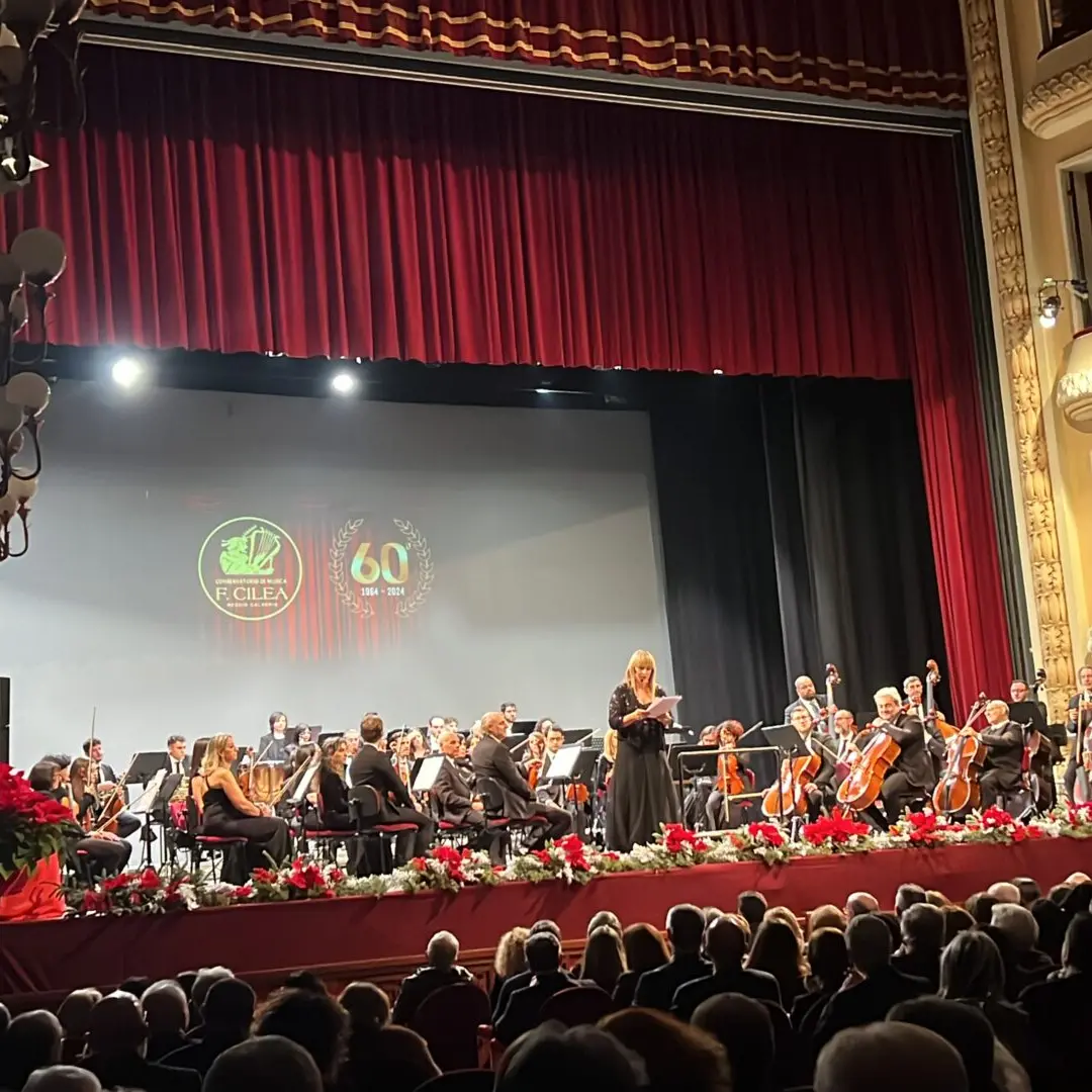 Reggio chiude l'anno con il concerto del Gom al teatro Cilea: «L'ospedale è un patrimonio della città da tutelare»