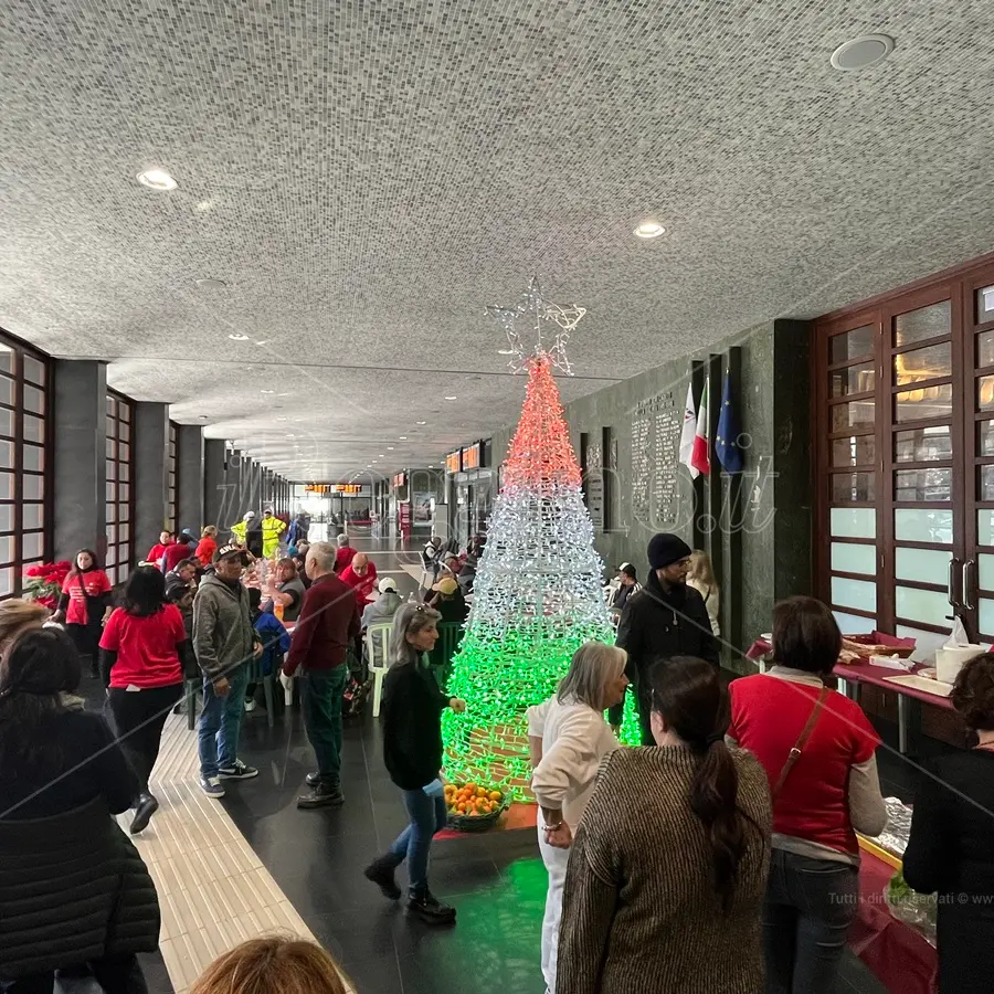 Reggio, il treno della solidarietà Caritas ha fatto tappa alla stazione Centrale