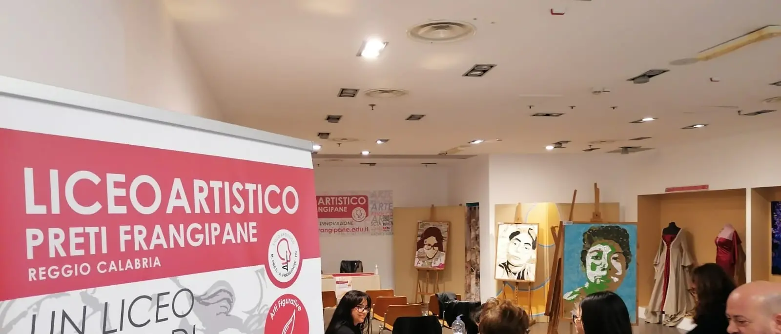 Reggio, festività natalizie con il Liceo Artistico al centro commerciale Porto Bolaro