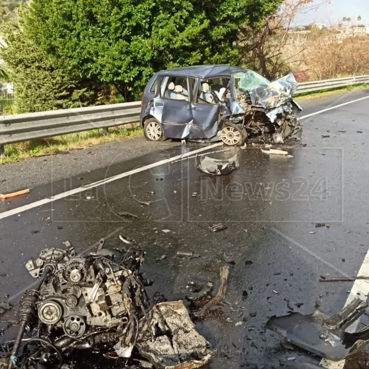 Incidente mortale sulla 106, i sindaci della Locride: «Affrontare il problema con urgenza»