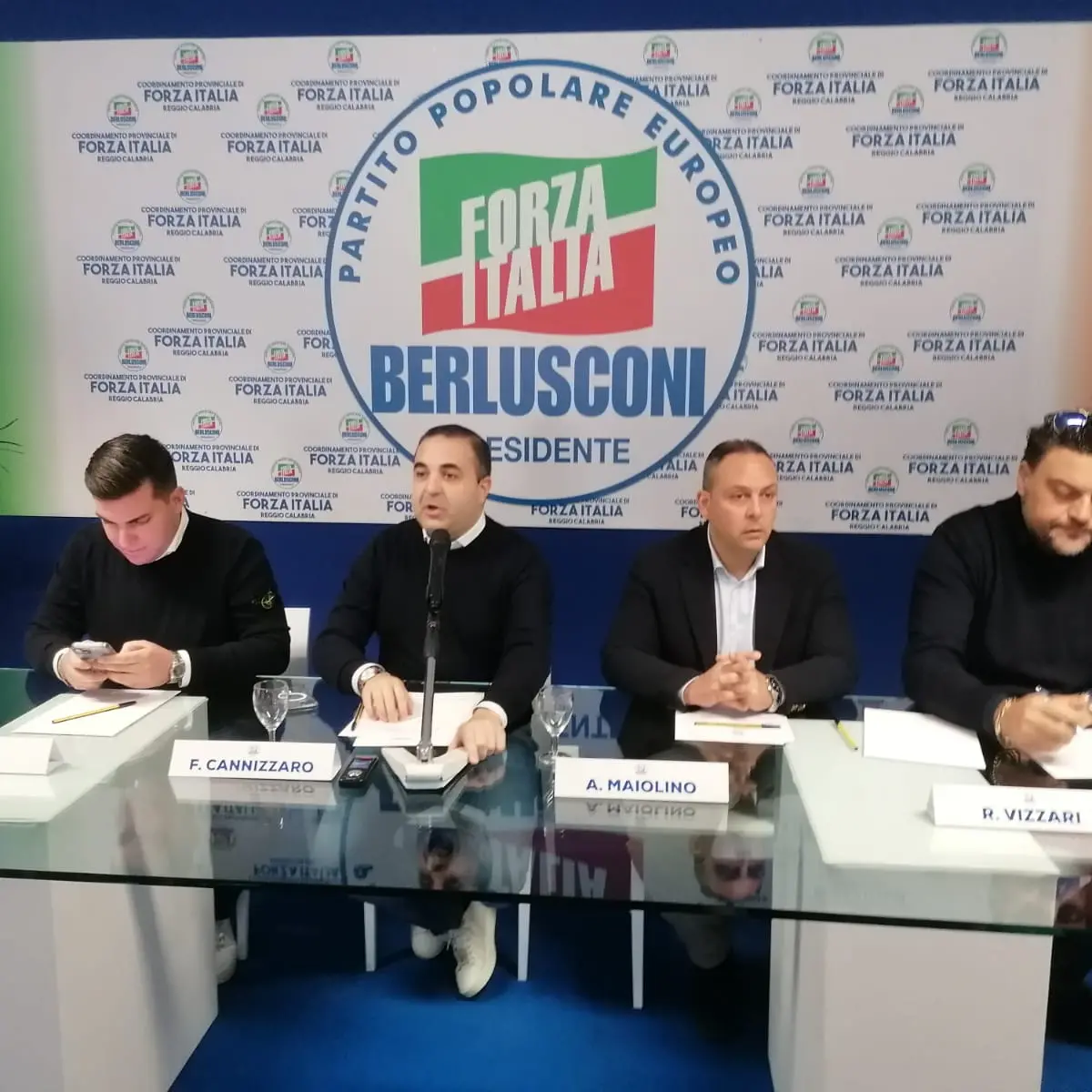 Reggio, Forza Italia ringhia: «Serve uno scatto di dignità, i consiglieri di maggioranza firmino la mozione di sfiducia»