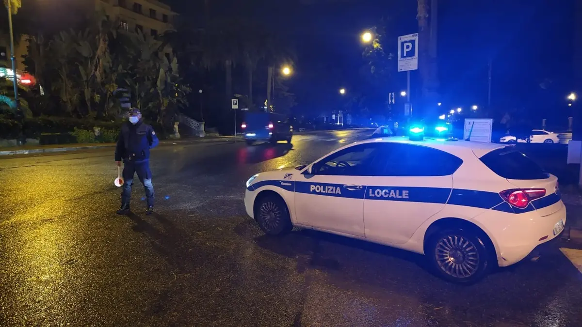 Reggio, uomo in prognosi riservata dopo grave incidente: gli accertamenti della Polizia Locale