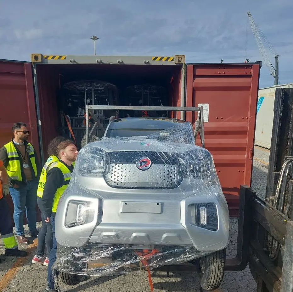 Porto di Gioia Tauro, sequestrate 85 minicar fraudolentemente importate come veicoli per invalidi