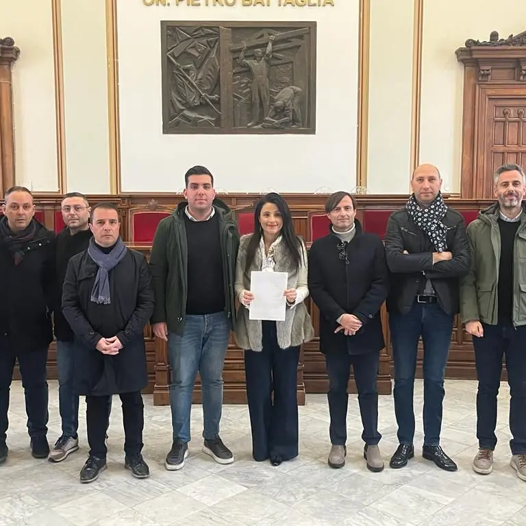 Caos al Comune di Reggio: il cdx e le opposizioni: «Solleciteremo il supporto di 4 colleghi che abbiano a cuore le sorti della città»