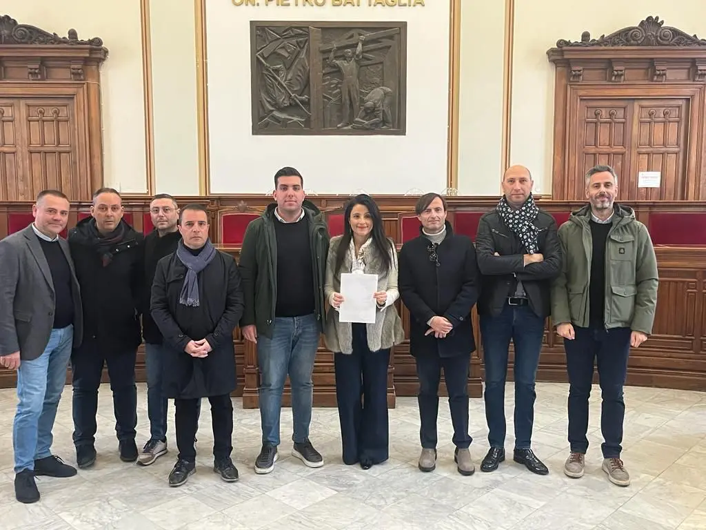 Caos al Comune di Reggio: il cdx e le opposizioni: «Solleciteremo il supporto di 4 colleghi che abbiano a cuore le sorti della città»