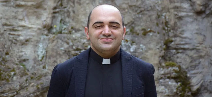 Aggredito il parroco di Varapodio, la condanna della Diocesi: «Siamo sconvolti»