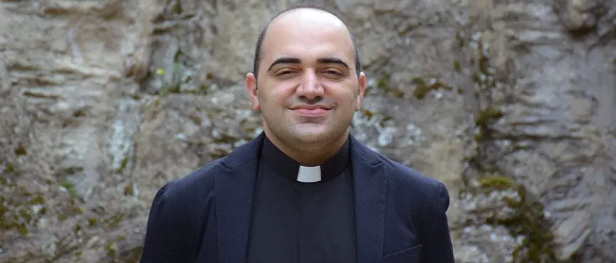 Aggredito il parroco di Varapodio, la condanna della Diocesi: «Siamo sconvolti»