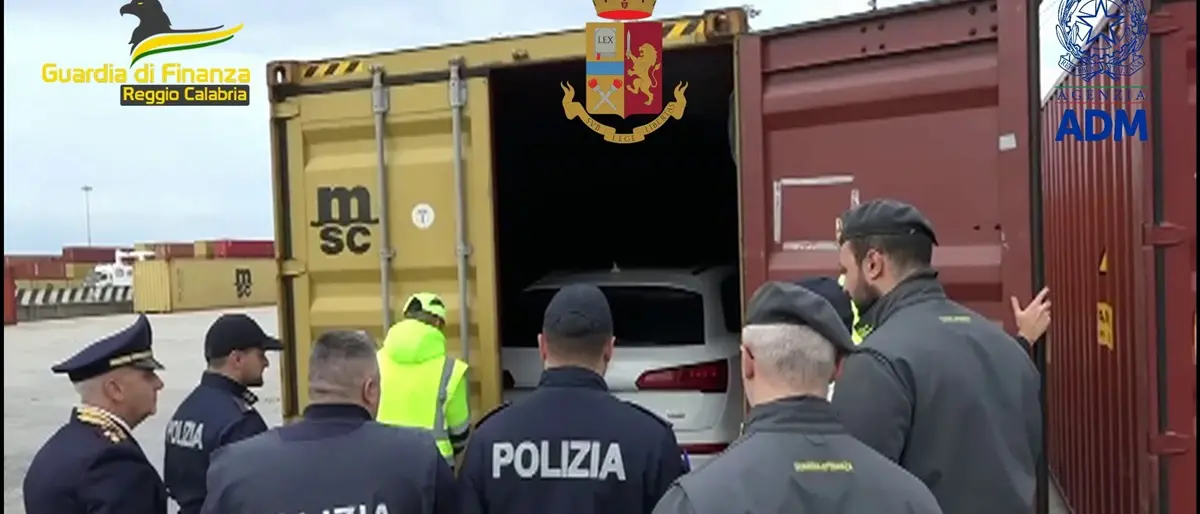 Porto di Gioia Tauro, sequestrate 251 vetture in transito e la somma di 22 milioni di euro - VIDEO