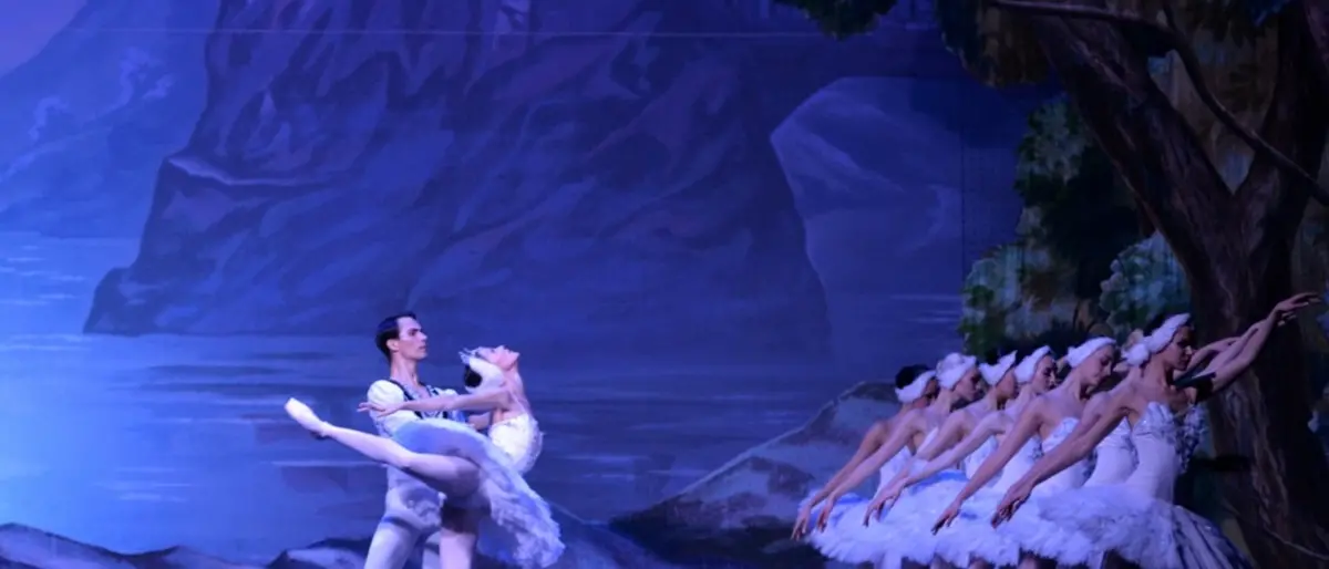 Palmi, al teatro Manfroce l'incanto de Il Lago dei Cigni con il Russian Classical Ballet