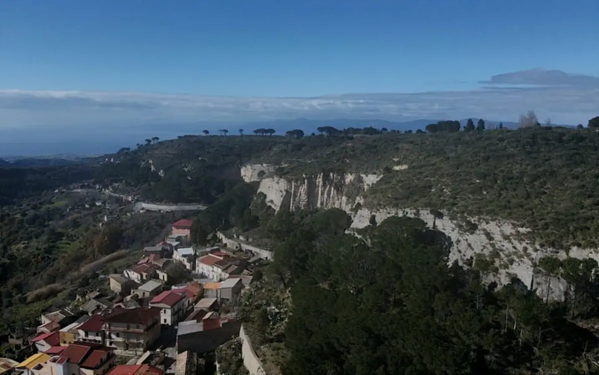 Iniziati i lavori di sostituzione delle lampade nel borgo di Ortì