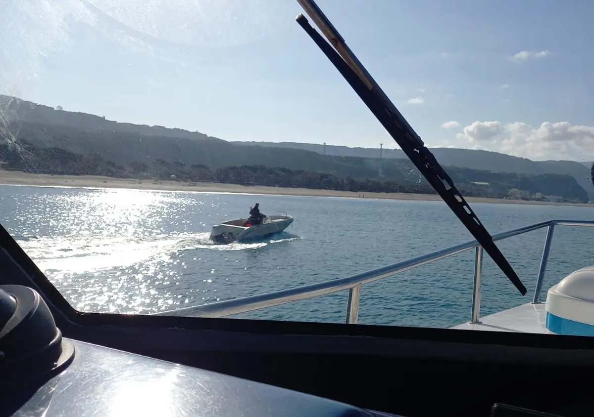 Palmi, sequestrata rete utilizzata per pesca abusiva in località Scinà - VIDEO