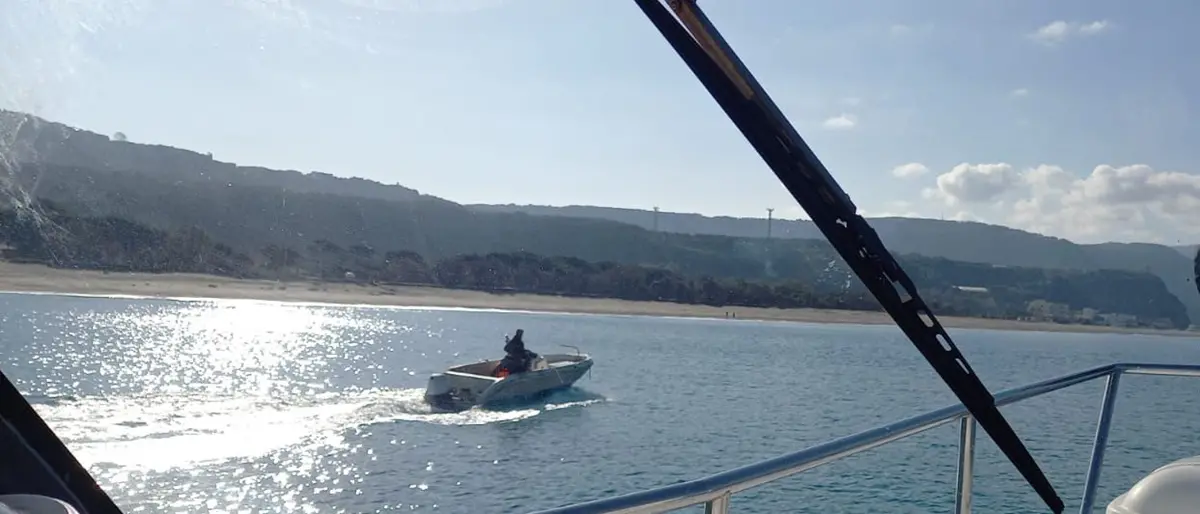 Palmi, sequestrata rete utilizzata per pesca abusiva in località Scinà - VIDEO