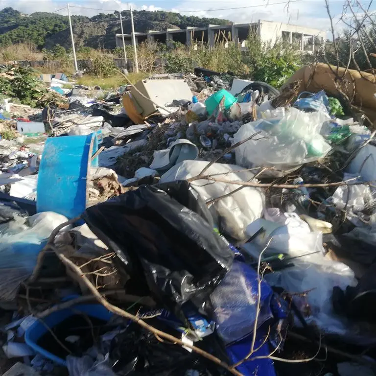 Melito Porto Salvo, l'acadia: «L'Asp certifica emergenza sanitaria a causa di una discarica a cielo aperto»
