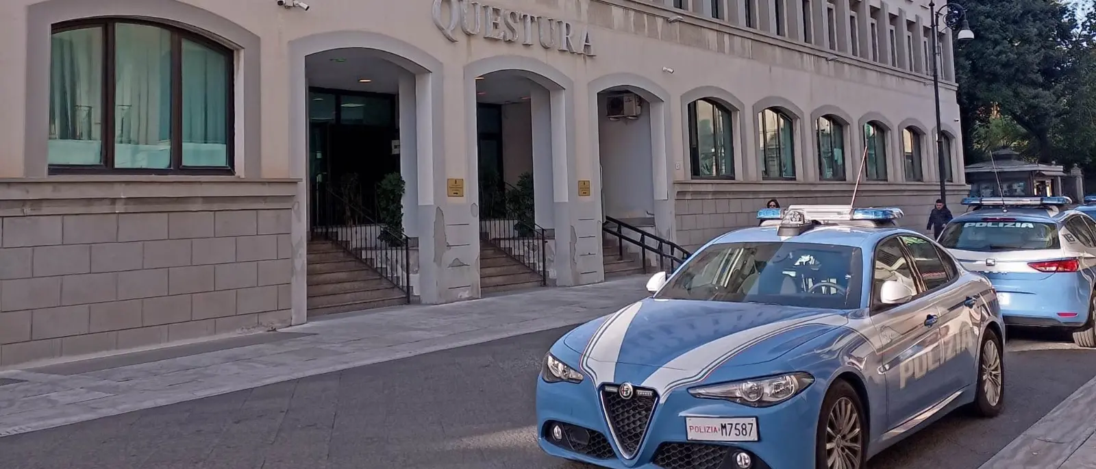 Reggio, la polizia arresta in flagranza un uomo per tentato furto in un’attività commerciale