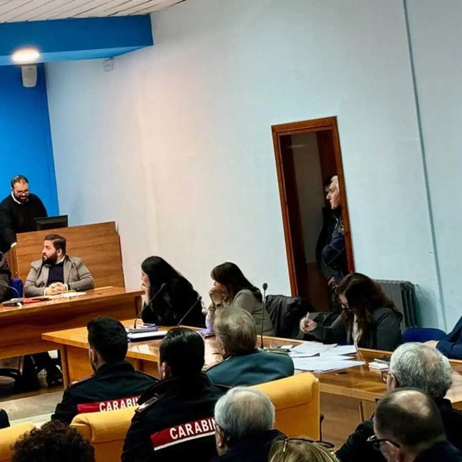 Auto polizia locale in fiamme a Bagnara, l'assessore Calabrese: «Reagite, la Regione Calabria pronta a sostenervi»