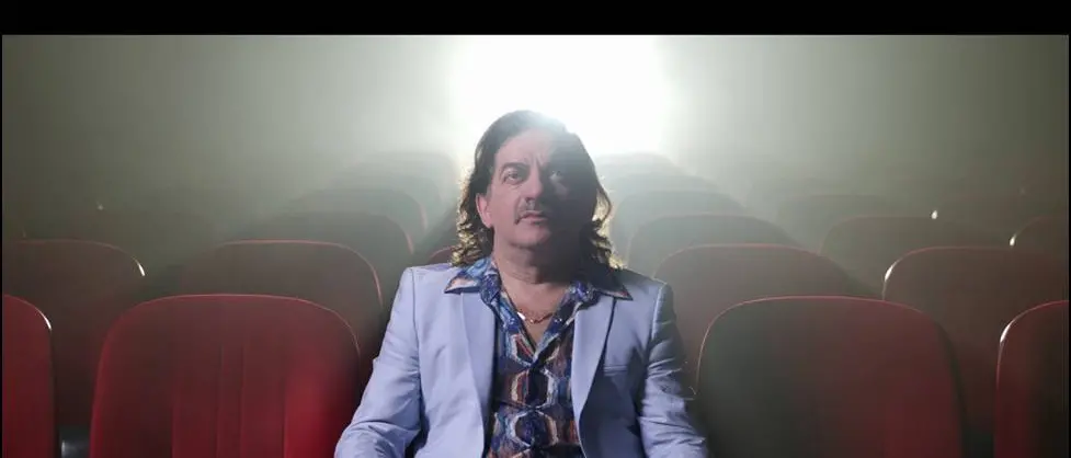 Uscito il nuovo videoclip del cantautore reggino Peppe Voltarelli \"Au cinema\"
