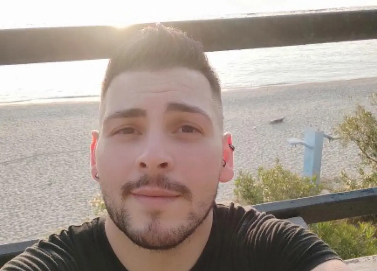 Reggio, il giovane cantante Panetta riparte con \"TZN - Rosso Relativo\"