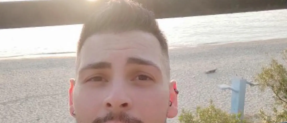 Reggio, il giovane cantante Panetta riparte con \"TZN - Rosso Relativo\"