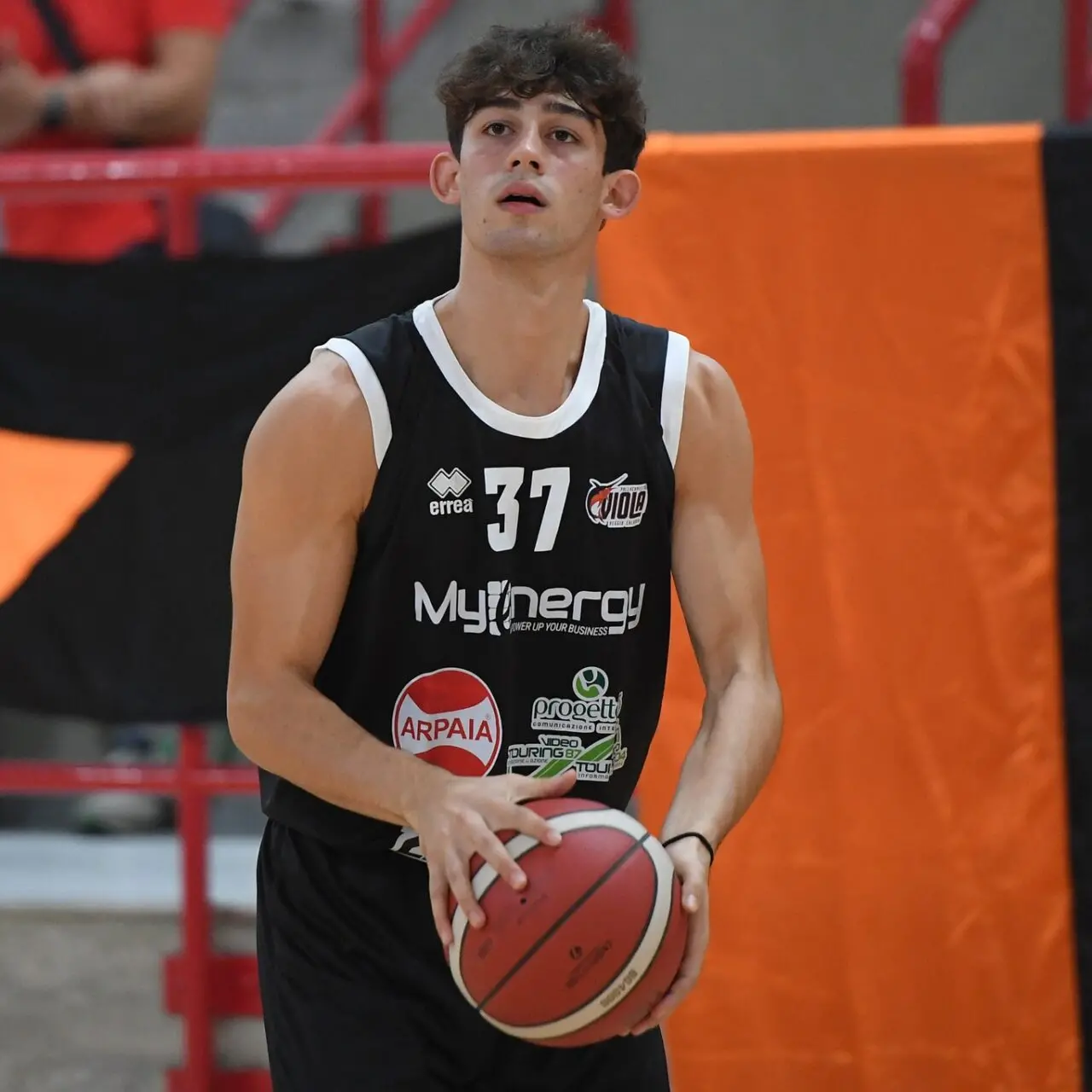 Viola, Russo: «Reggio è la mia città, vedere il Palacalafiore con così tanta gente mi riempie d’orgoglio»