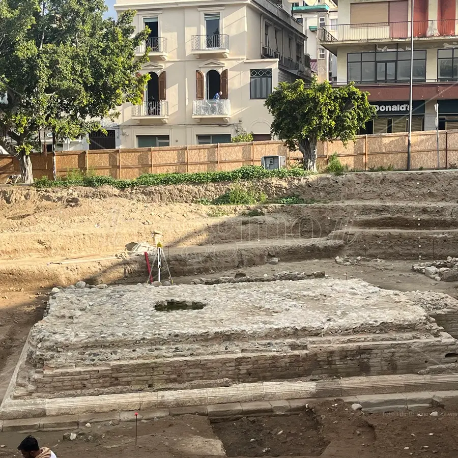 Scavi di piazza Garibaldi a Reggio, Sica: «Siamo vicini alla fossa di fondazione per risalire al periodo di costruzione del tempio» - FOTO