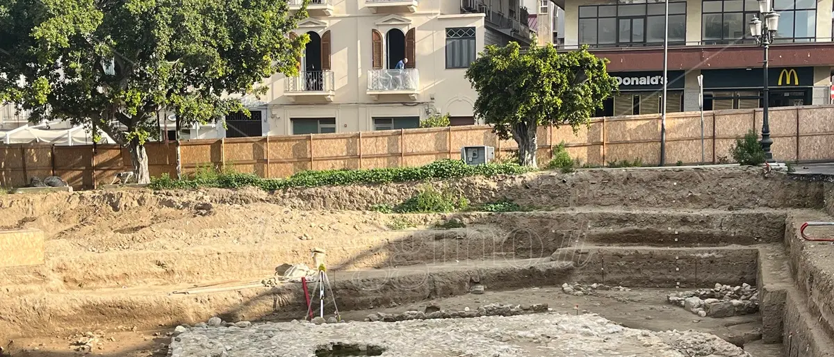 Scavi di piazza Garibaldi a Reggio, Sica: «Siamo vicini alla fossa di fondazione per risalire al periodo di costruzione del tempio» - FOTO