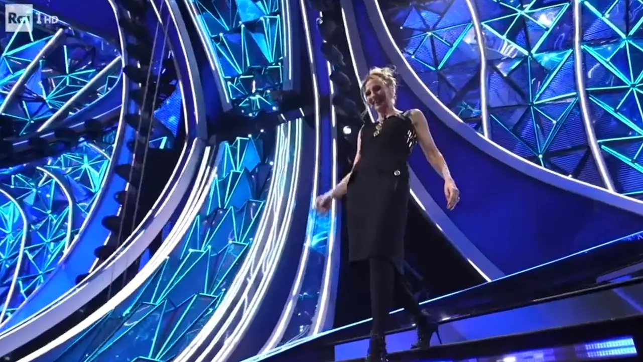 Fascino ed eleganza a Sanremo, Gianni Versace veste Lorella Cuccarini