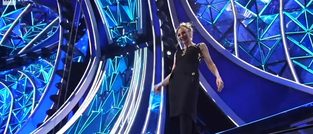 Fascino ed eleganza a Sanremo, Gianni Versace veste Lorella Cuccarini