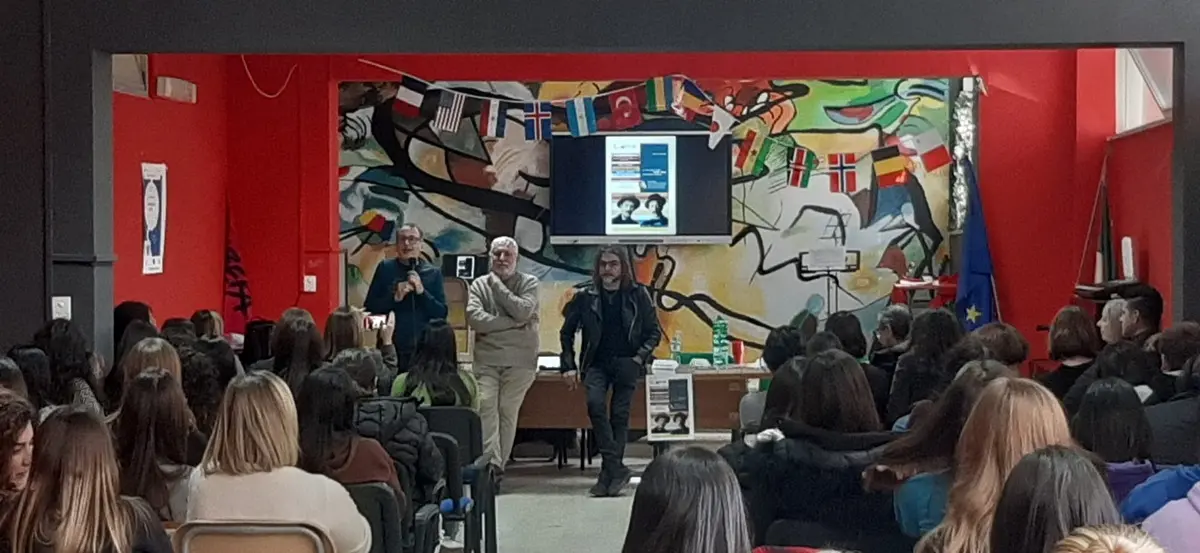 Palmi, Enrico Terrinoni racconta l’amicizia geniale tra Svevo e Joyce agli studenti del liceo Alvaro