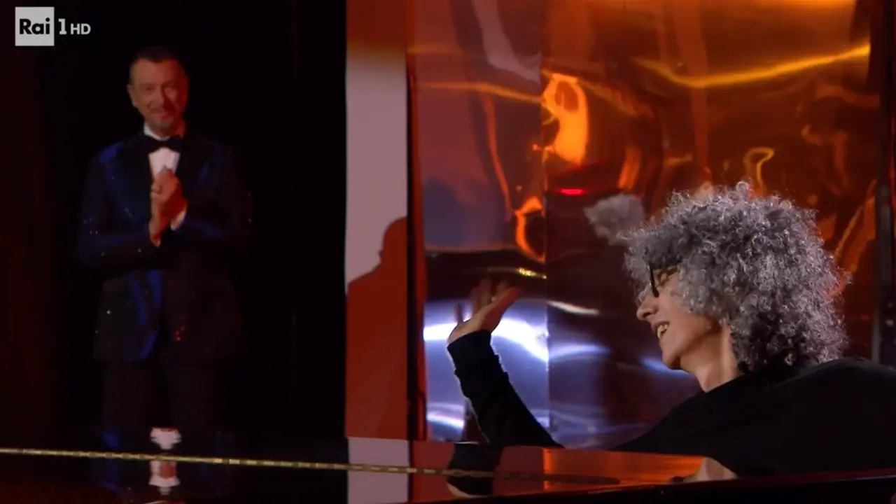 A Sanremo Giovanni Allevi torna al piano: racconta i doni del dolore e suona Tomorrow