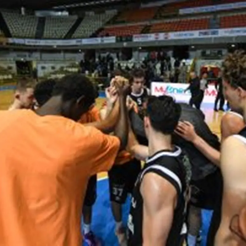 Basket, Myenergy Reggio perde il derby dello Stretto con il risultato di 74 a 84