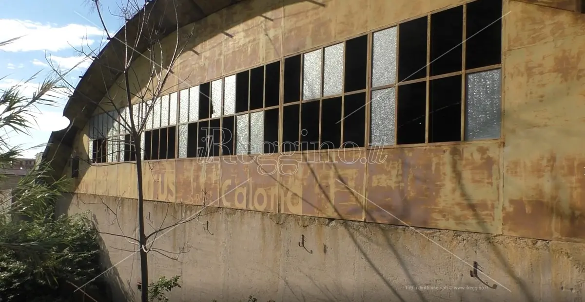 Reggio, via l'amianto dal sito dell'ex Italcitrus a Catona: affidati i lavori di bonifica - VIDEO