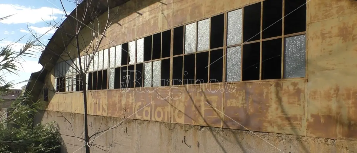 Reggio, via l'amianto dal sito dell'ex Italcitrus a Catona: affidati i lavori di bonifica - VIDEO