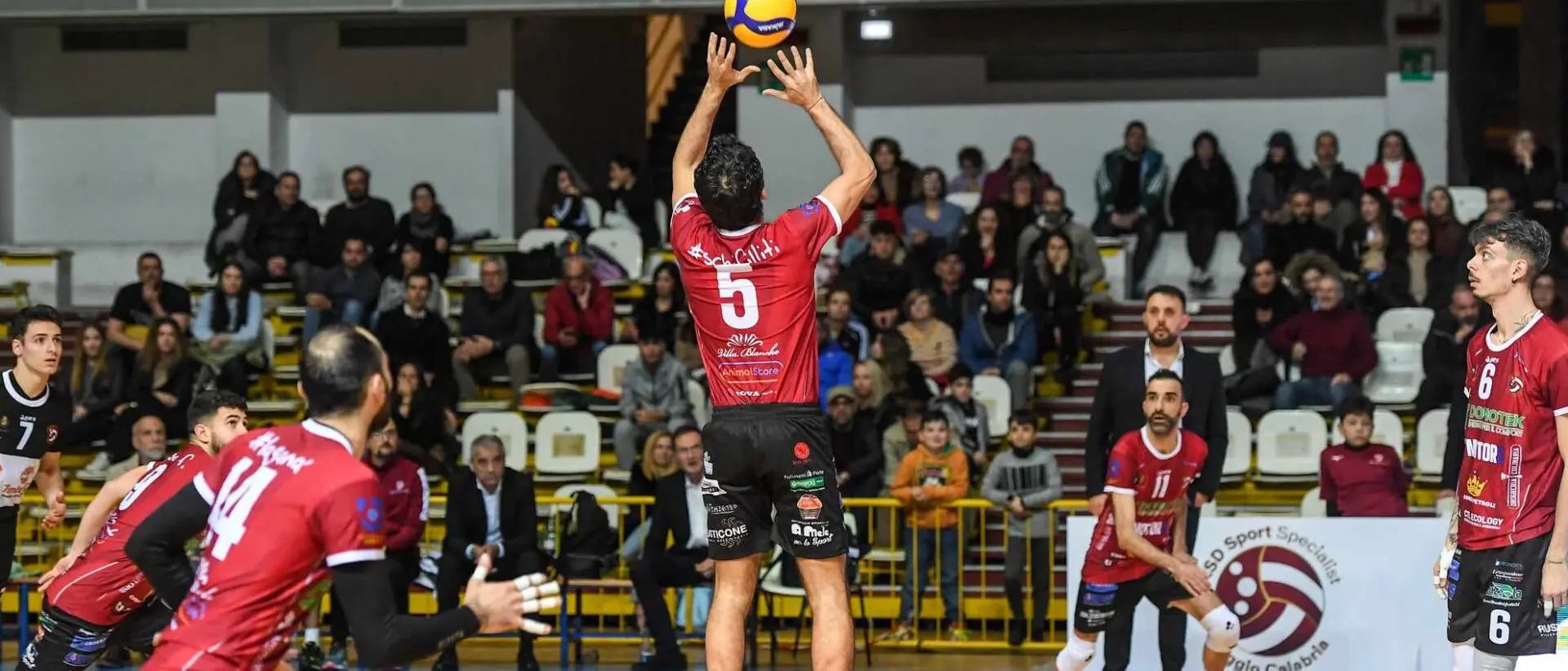 Domotek Volley Reggio Calabria domenica a Siracusa: capolista sul campo della terza forza del campionato di Serie B