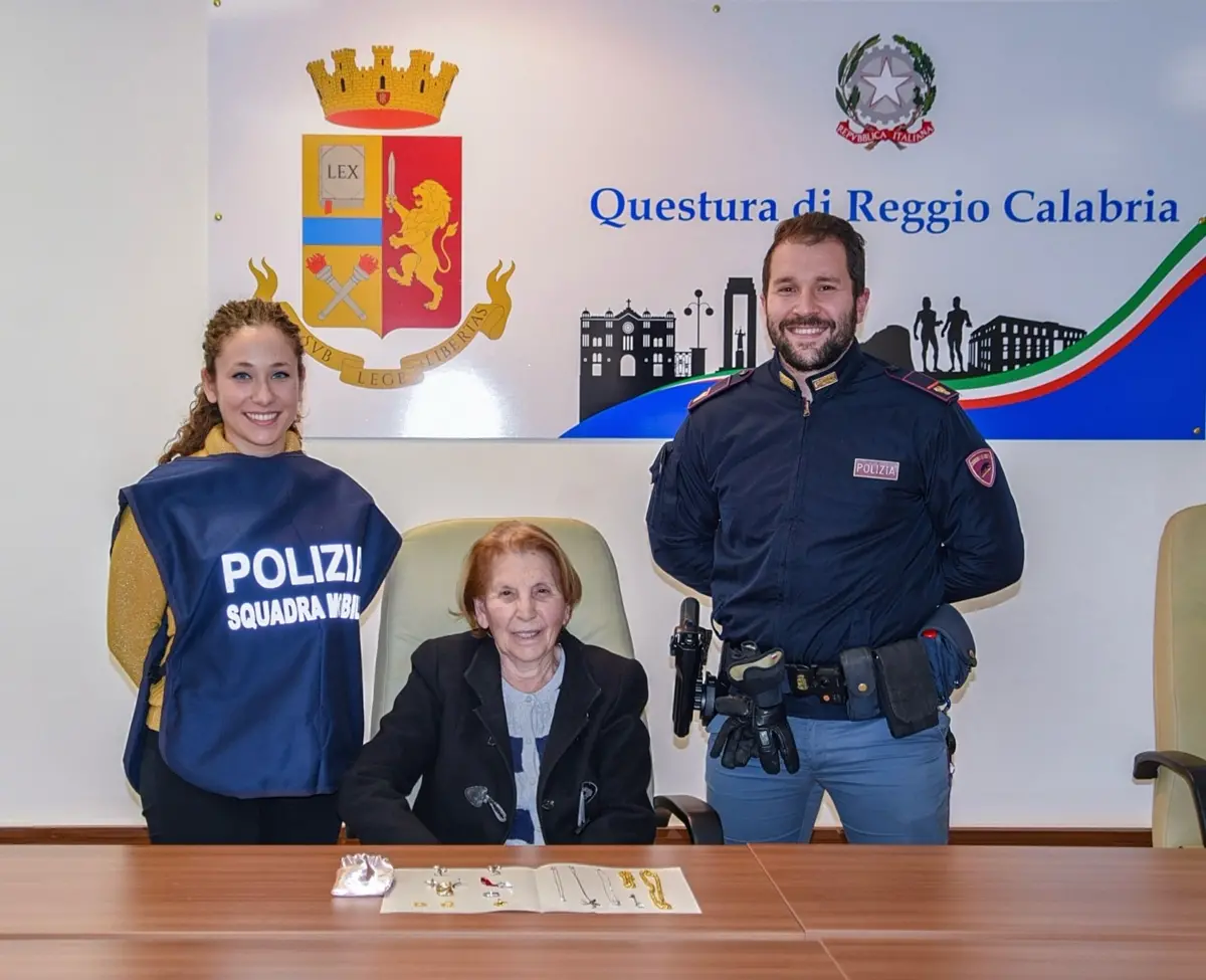 Reggio, un giovane arrestato in flagranza e un minorenne denunciato per truffa aggravata ai danni di un’anziana