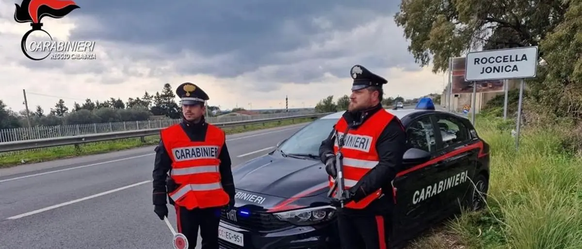 Roccella, droga nascosta in casa nella cavità di un muro: arrestato 61enne