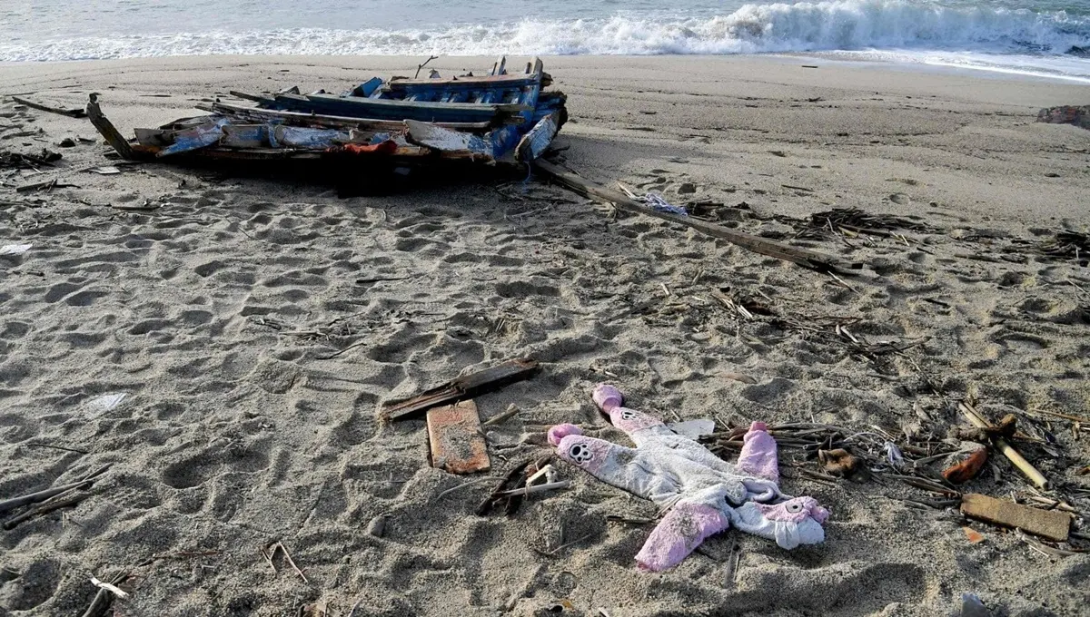 La strage di Cutro nelle comunicazioni prima del naufragio: «So’ migranti… poi vediamo»