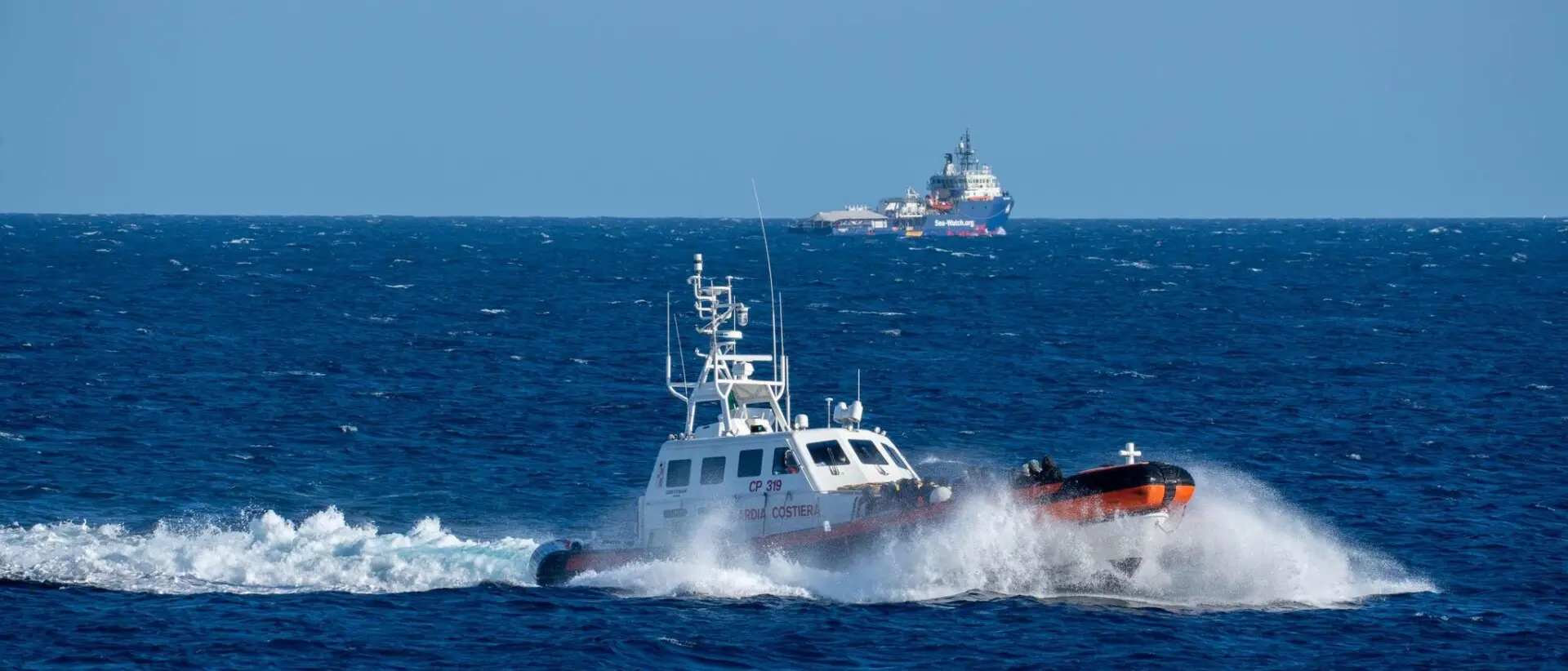 Porto di Reggio, i 70 migranti diretti in Calabria sbarcano a Lampedusa