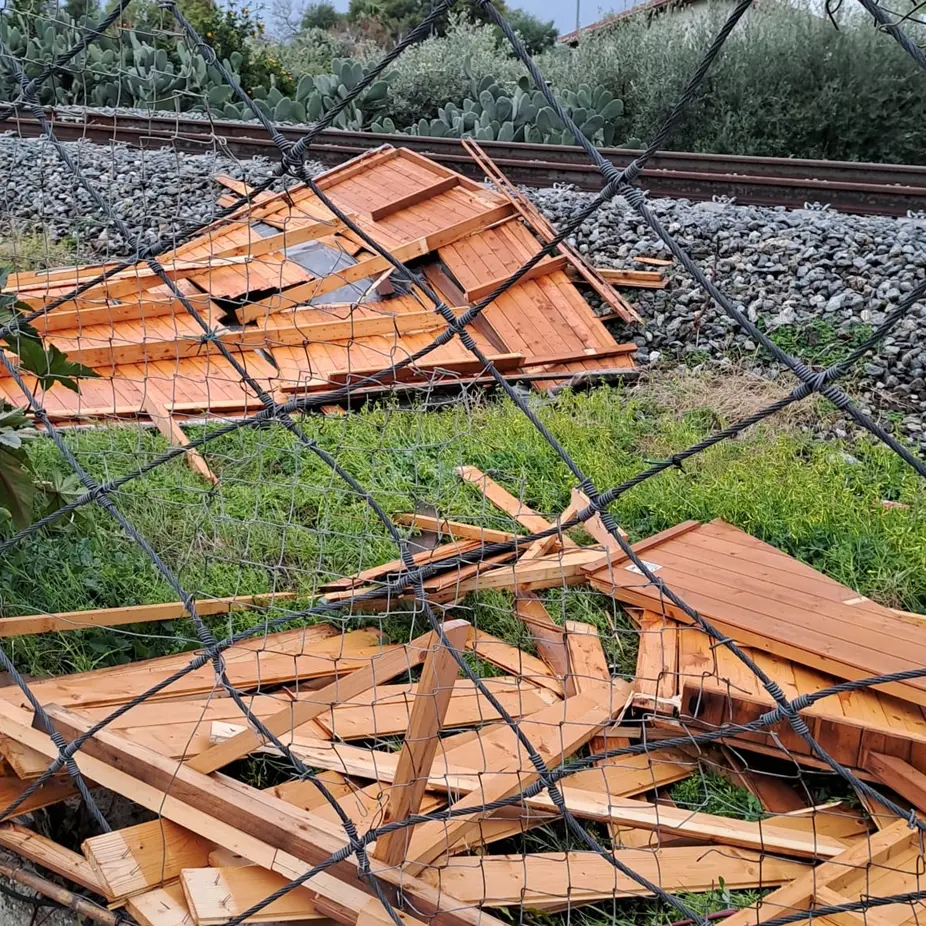 Condofuri, tromba d'aria abbatte casette di legno - FOTO e VIDEO