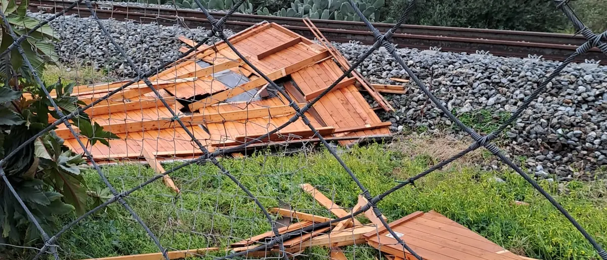 Condofuri, tromba d'aria abbatte casette di legno - FOTO e VIDEO