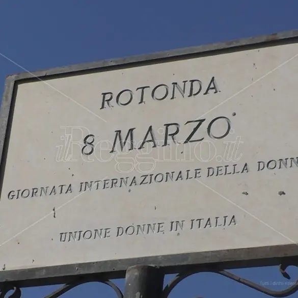 Reggio, con l'Udi la rotondetta 8 marzo sarà una delle 1000 piazze per la pace