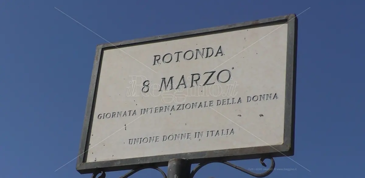 Reggio, con l'Udi la rotondetta 8 marzo sarà una delle 1000 piazze per la pace