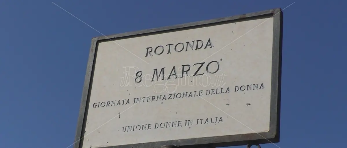 Reggio, con l'Udi la rotondetta 8 marzo sarà una delle 1000 piazze per la pace