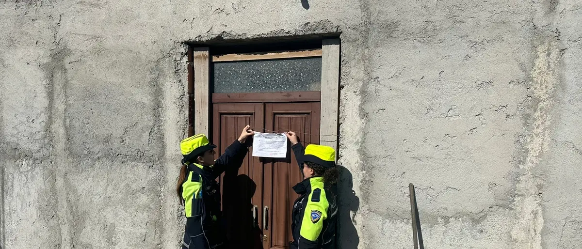 Abusivismo edilizio, la polizia locale di Palmi sequestra 9 fabbricati e denuncia 33 persone