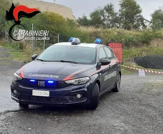 Reggio, smaltimento illegali di rifiuti speciali a Gallina: due uomini denunciati
