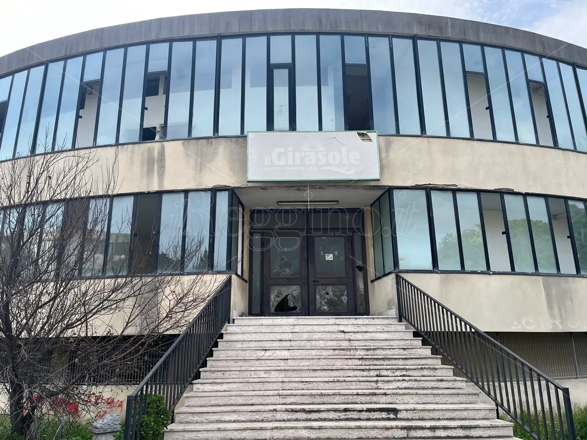Reggio, persa la grande occasione di diventare la nuova sede dell'Archivio di Stato: l'ex mercato Girasole torna all'asta - FOTO e VIDEO