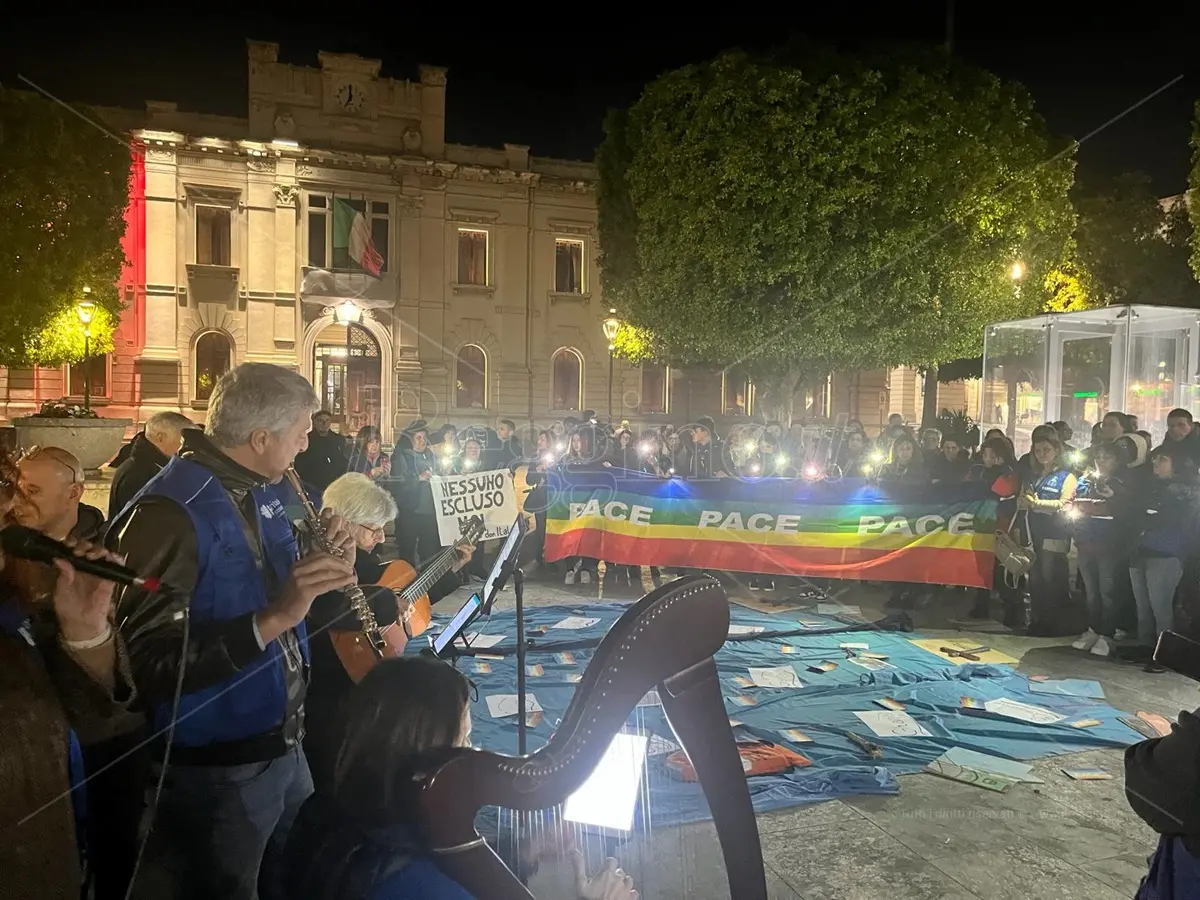 A Reggio segnali di speranza e di pace per non dimenticare chi muore in mare e in guerra - FOTO e VIDEO