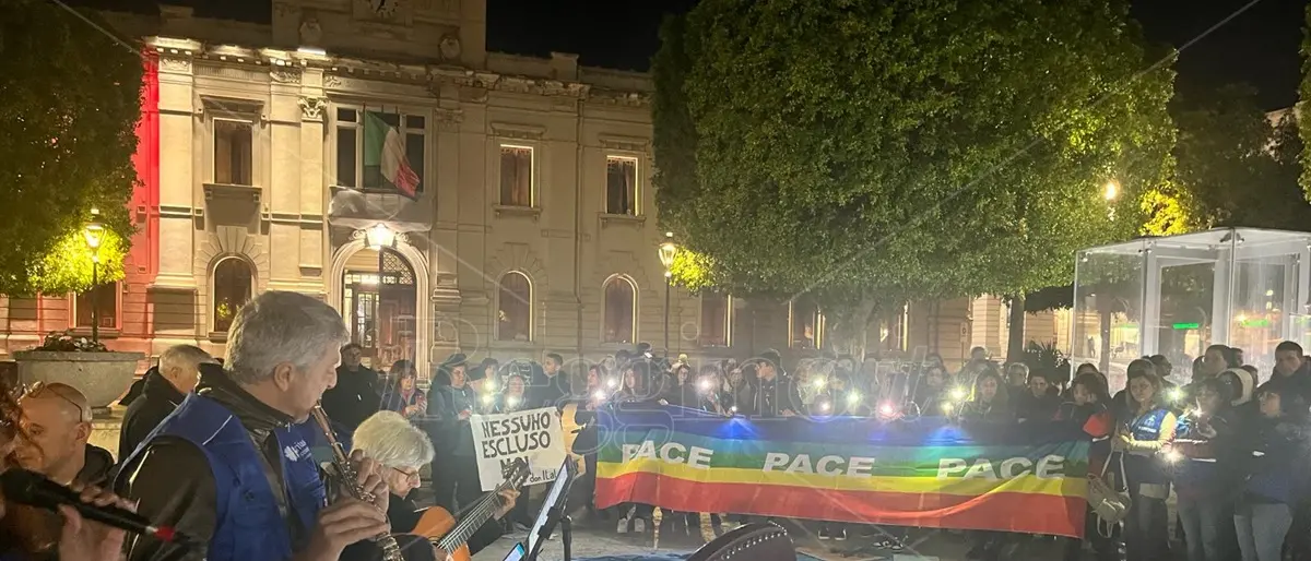 A Reggio segnali di speranza e di pace per non dimenticare chi muore in mare e in guerra - FOTO e VIDEO